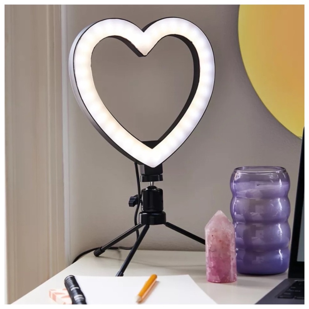 Brilliant Ideas Heart-Shaped Vlogging Ring Light - Picture 1 of 6
